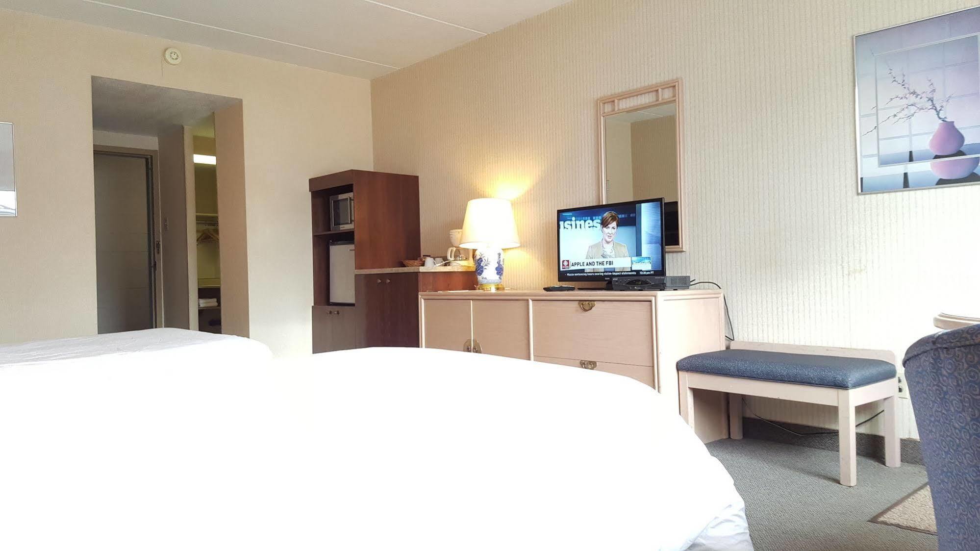 Hotel Motel Penn-Mass Труа-Ривьер Экстерьер фото